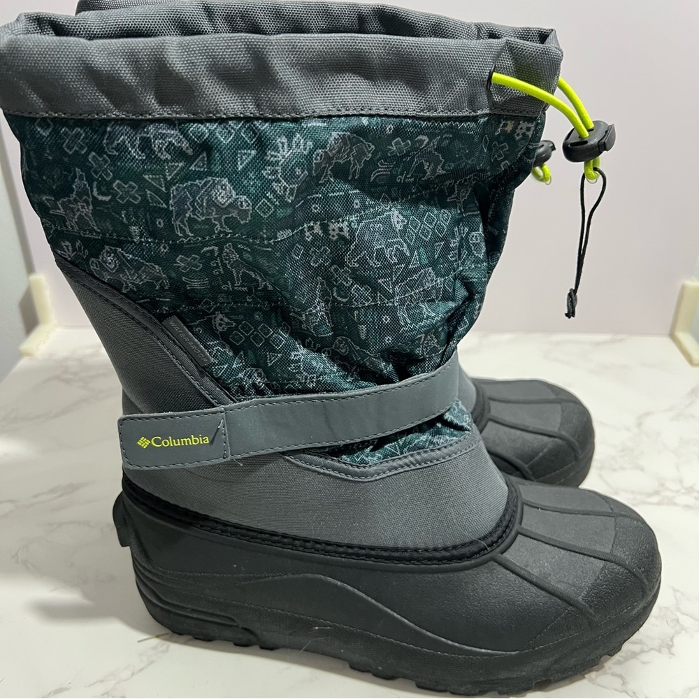 Columbia Black and Dark Green Snow/Winter/Rain Boots --‎ 7